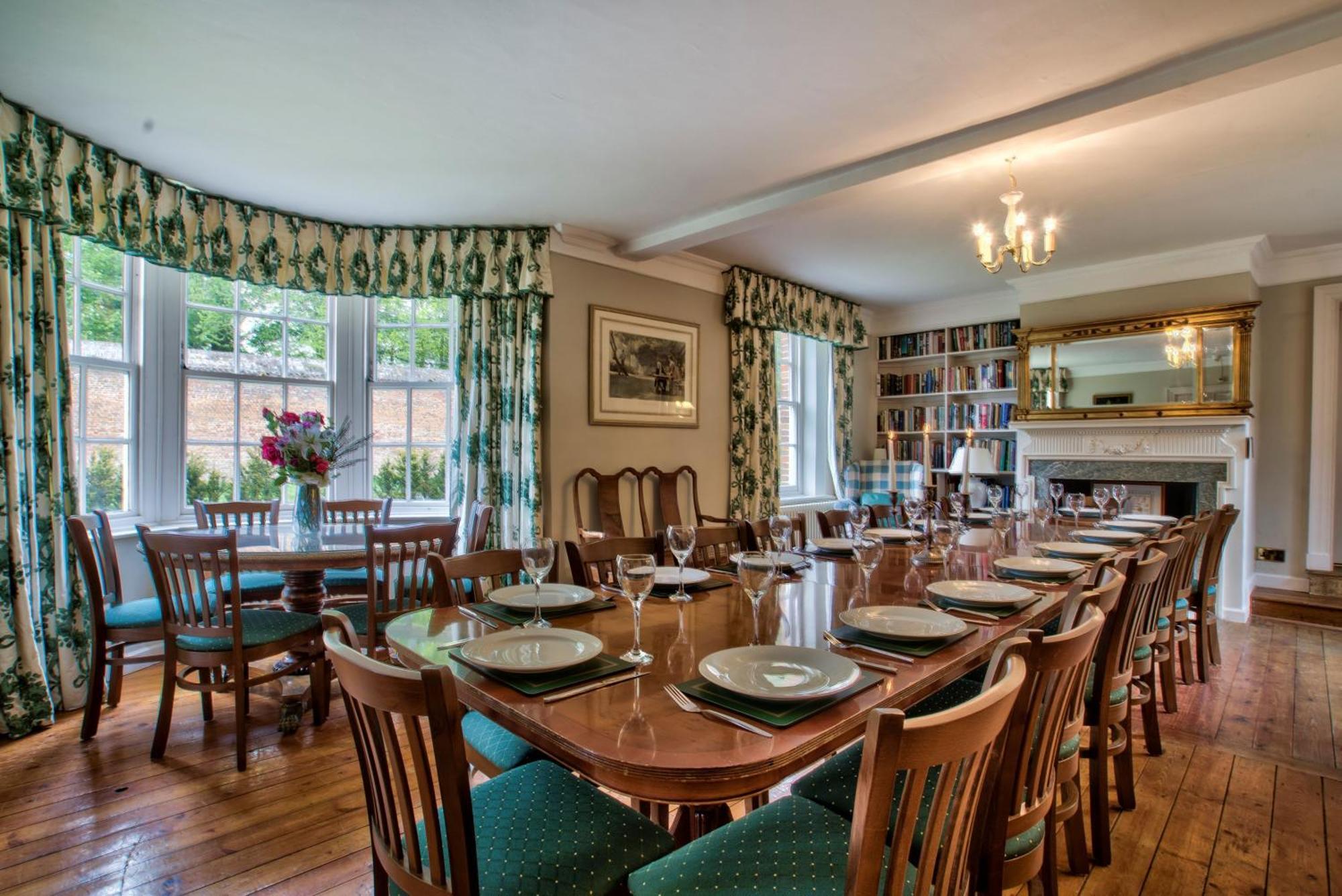 Abbey House By Group Retreats Villa Saffron Walden Bagian luar foto