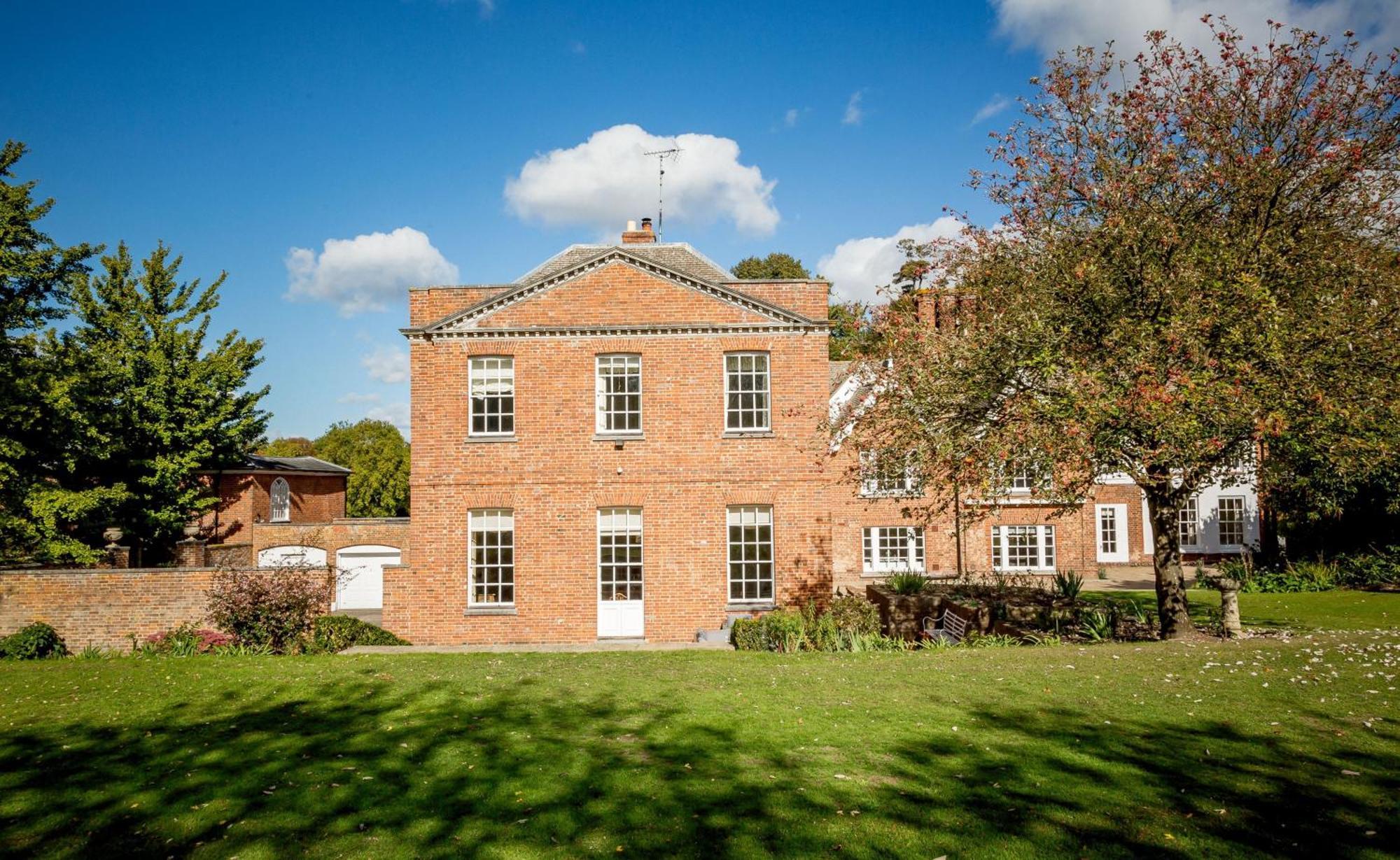 Abbey House By Group Retreats Villa Saffron Walden Bagian luar foto