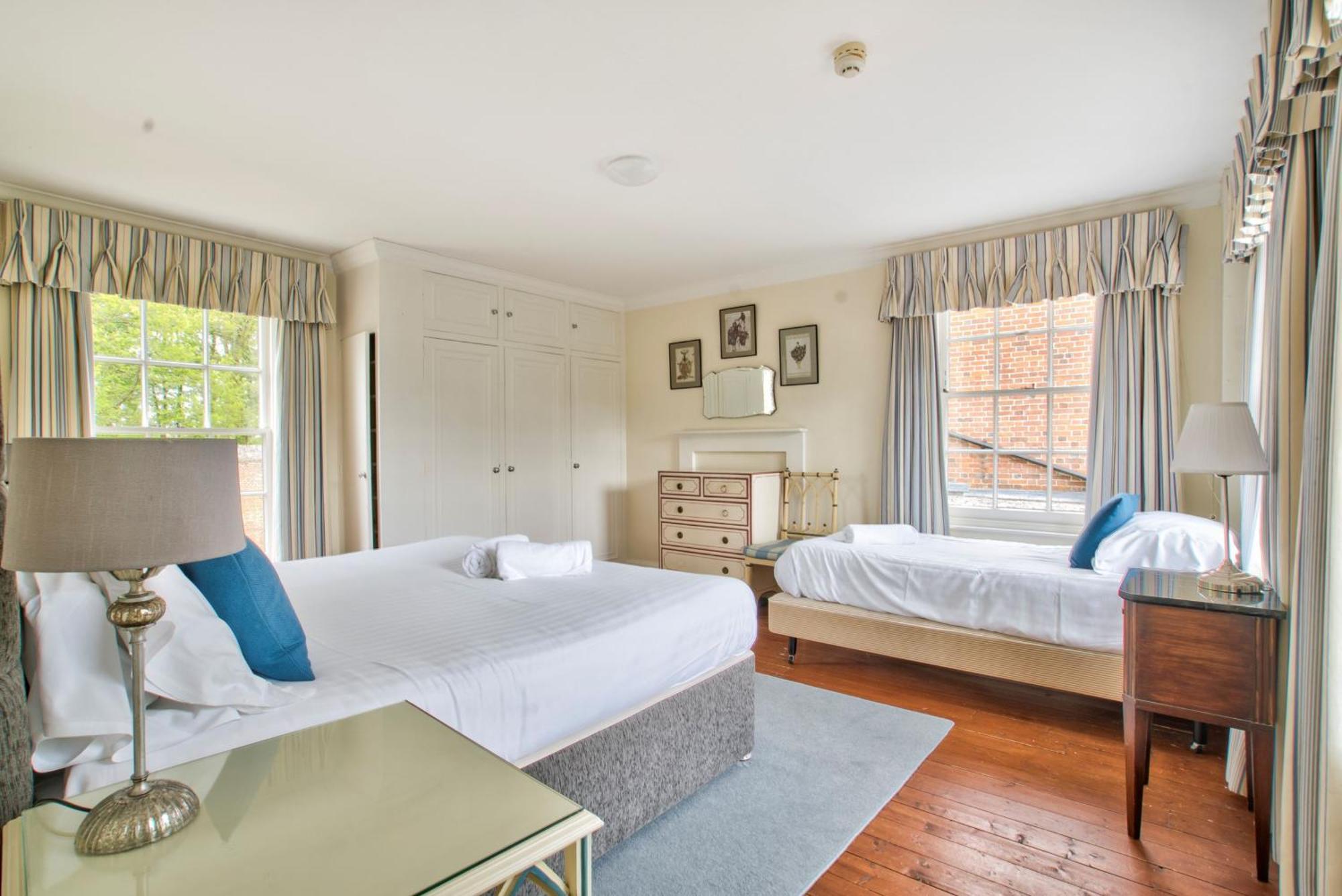 Abbey House By Group Retreats Villa Saffron Walden Bagian luar foto