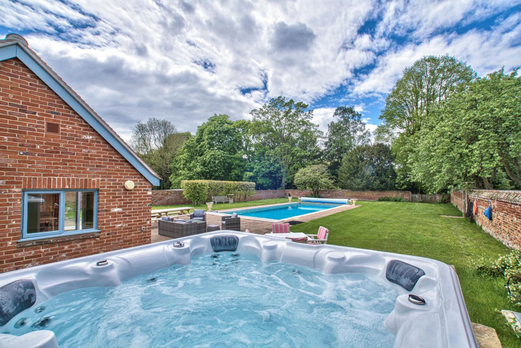 Abbey House By Group Retreats Villa Saffron Walden Bagian luar foto