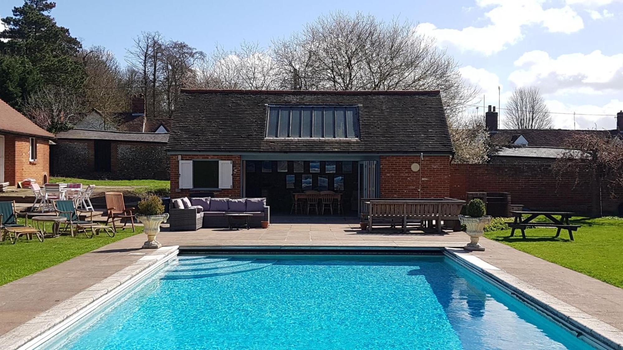Abbey House By Group Retreats Villa Saffron Walden Bagian luar foto